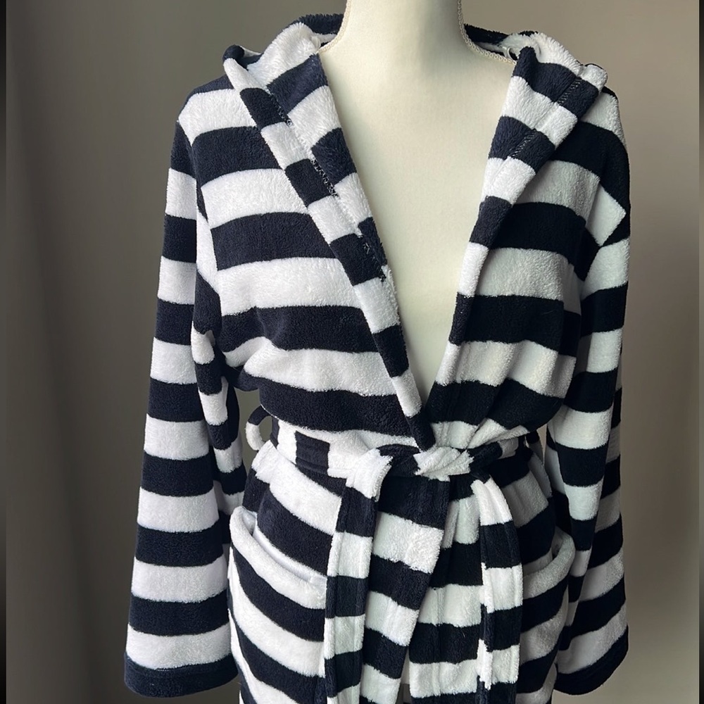 Ardene Bath Robe - Picture 3 of 12